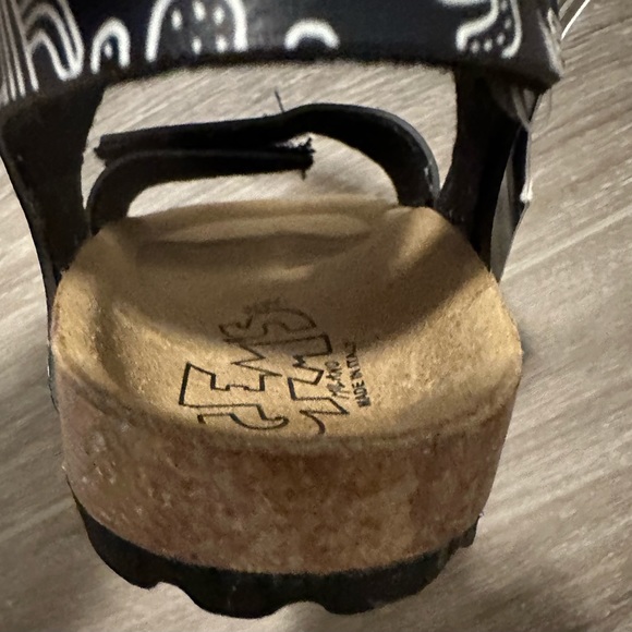 New toddler sandals, size 7 - Picture 5 of 5